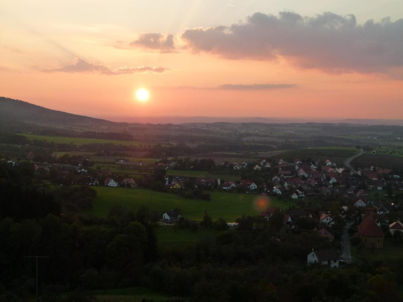 Berg-Gasthof Hoetzelein Kunreuth Exterior foto