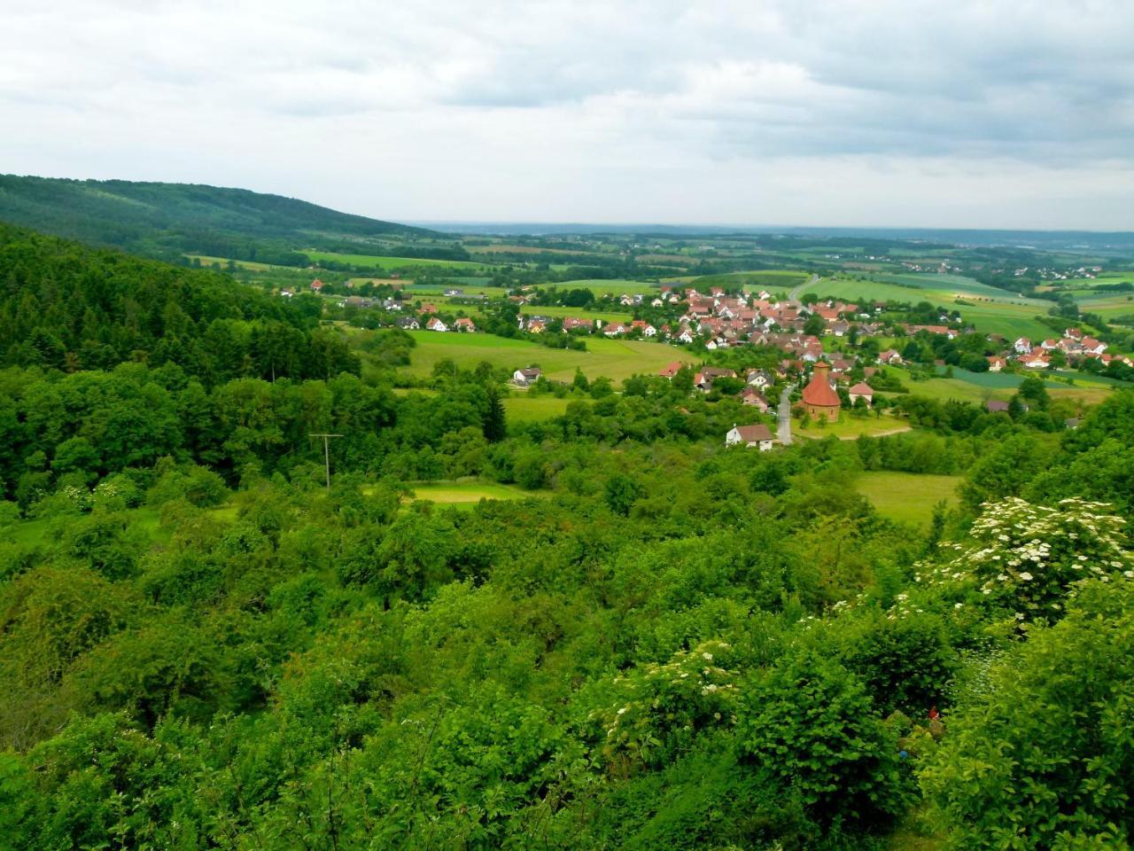 Berg-Gasthof Hoetzelein Kunreuth Exterior foto
